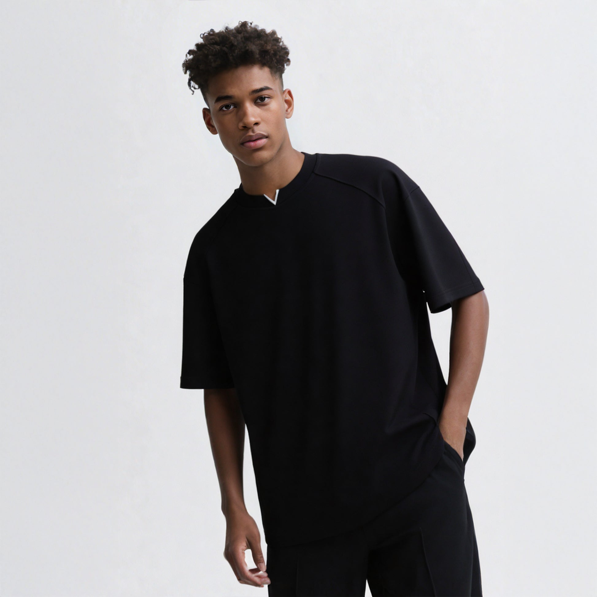 V-Neck Oversized T-Shirt - Clean-Fit American Style
